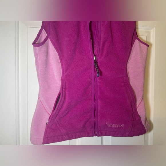 Marmot Woman’s Two Tone Pink Vest Fleece Size Medium Pink Fuschia Full Zip - Picture 2 of 10